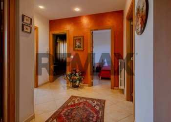 Hall / corridoio - Casa semi indipendente Strada Statale 16 Complanare Ovest
90, Bari - foto 4