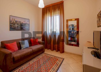 Soggiorno - Casa semi indipendente Strada Statale 16 Complanare Ovest
90, Bari - foto 5
