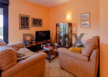 Soggiorno - Casa semi indipendente Strada Statale 16 Complanare Ovest
90, Bari - foto 6
