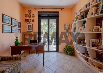 Ufficio - Casa semi indipendente Strada Statale 16 Complanare Ovest
90, Bari - foto 8