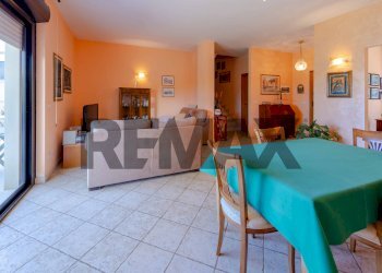 Sala da pranzo - Casa semi indipendente Strada Statale 16 Complanare Ovest
90, Bari - foto 10