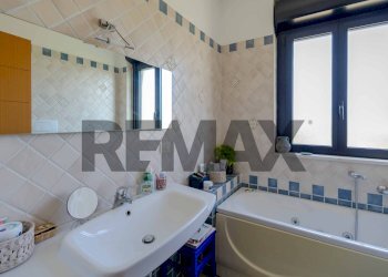 Bagno - Casa semi indipendente Strada Statale 16 Complanare Ovest
90, Bari - foto 13
