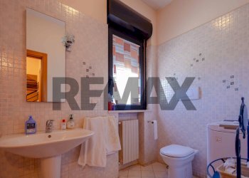 Bagno - Casa semi indipendente Strada Statale 16 Complanare Ovest
90, Bari - foto 14