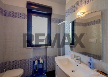 Bagno - Casa semi indipendente Strada Statale 16 Complanare Ovest
90, Bari - foto 15