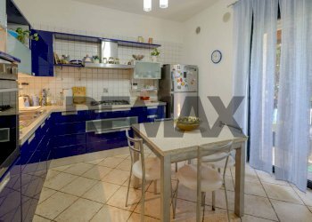 Cucina - Casa semi indipendente Strada Statale 16 Complanare Ovest
90, Bari - foto 19