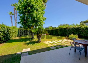 Giardino - Casa semi indipendente Strada Statale 16 Complanare Ovest
90, Bari - foto 22