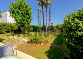 Giardino - Casa semi indipendente Strada Statale 16 Complanare Ovest
90, Bari - foto 23