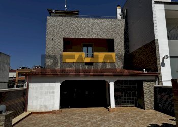 Casa all\'aperto - Villa Via Generale Carlo Alberto Della Chiesa
 
50, Turi - foto 2