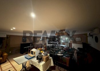 Sala da pranzo - Villa Via Generale Carlo Alberto Della Chiesa
 
50, Turi - foto 9