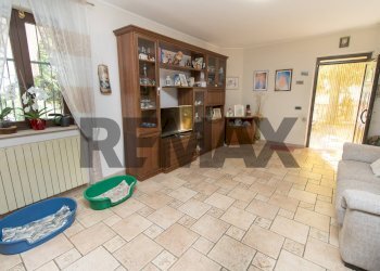 Soggiorno - Casa semi indipendente via ripoli
 
11, Spoltore - foto 5