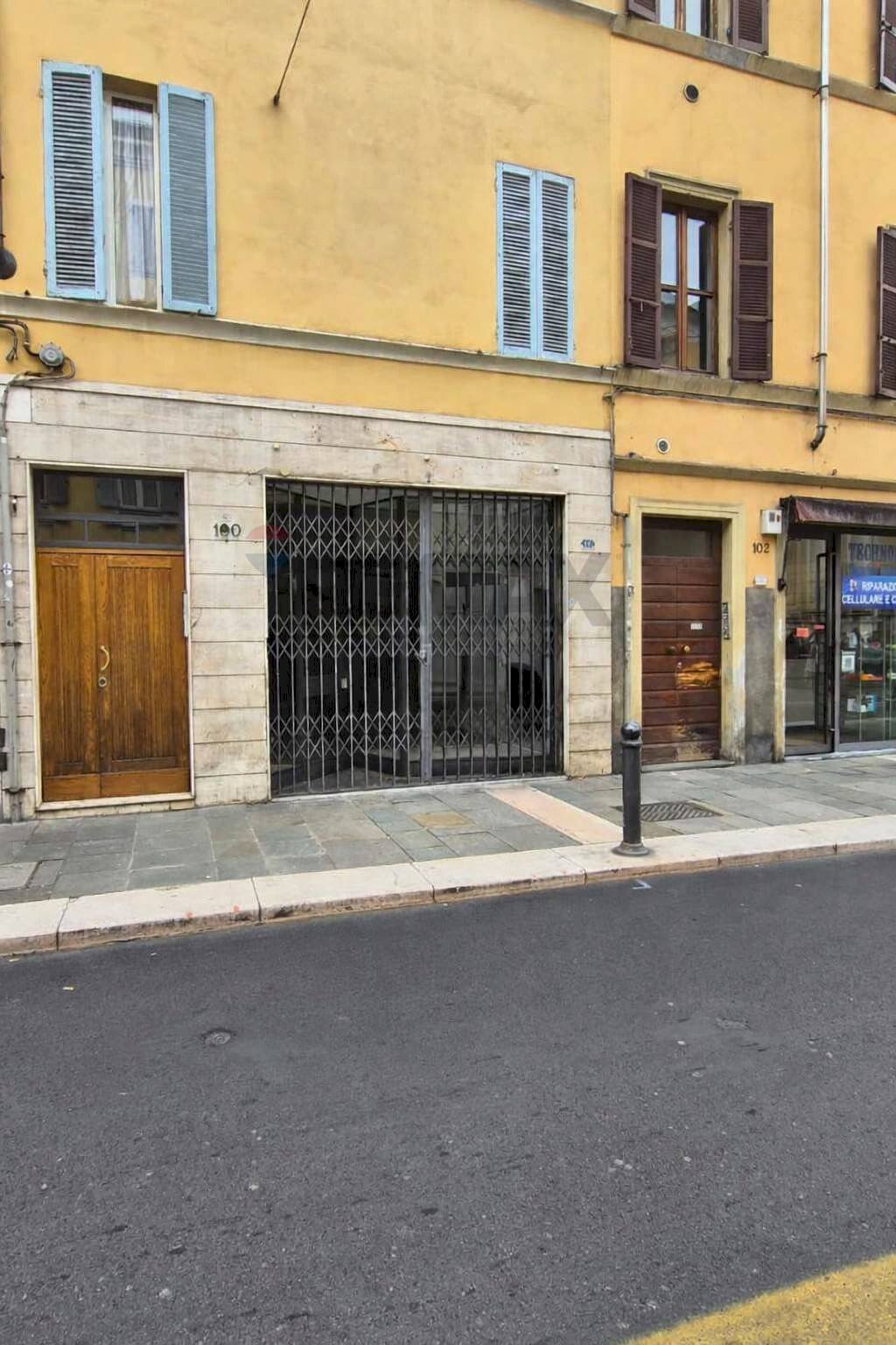 Edificio all\'aperto - Negozio Strada massimo D'Azeglio
 
100, Parma - foto 1
