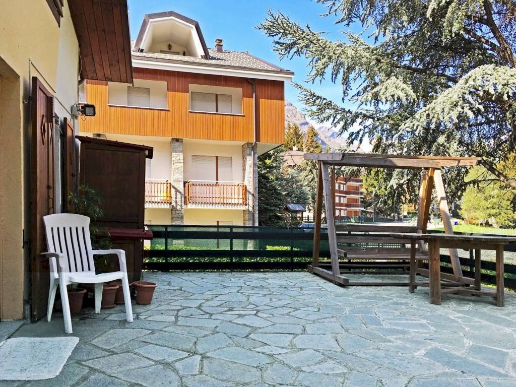 Cortile interno - Quadrilocale viale San Francesco, 12, Bardonecchia - foto 2