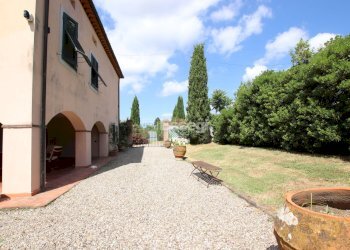 Vista laterale con giardino - Villa Via di segromigno, Capannori - foto 5