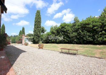 Vista giardino e accesso da cancello retro - Villa Via di segromigno, Capannori - foto 15