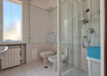 bagno inferiore - Independent house Frazione San Giovanni Località Rocca 4, Stella - photo 12