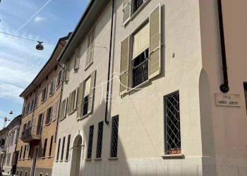 Three-room apartment Via Fratelli Bandiera, Mantova - photo 1