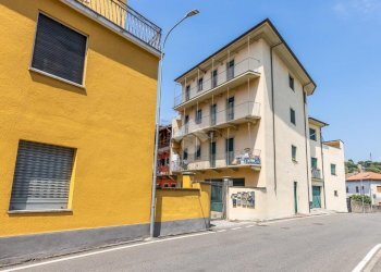 Four-room apartment Via San Nazario, Ivrea - photo 1