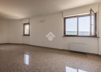 Four-room apartment Via San Nazario, Ivrea - photo 2