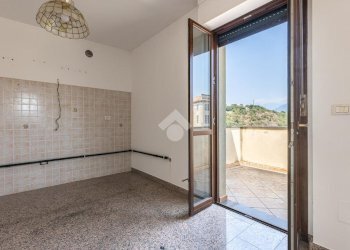 Four-room apartment Via San Nazario, Ivrea - photo 6