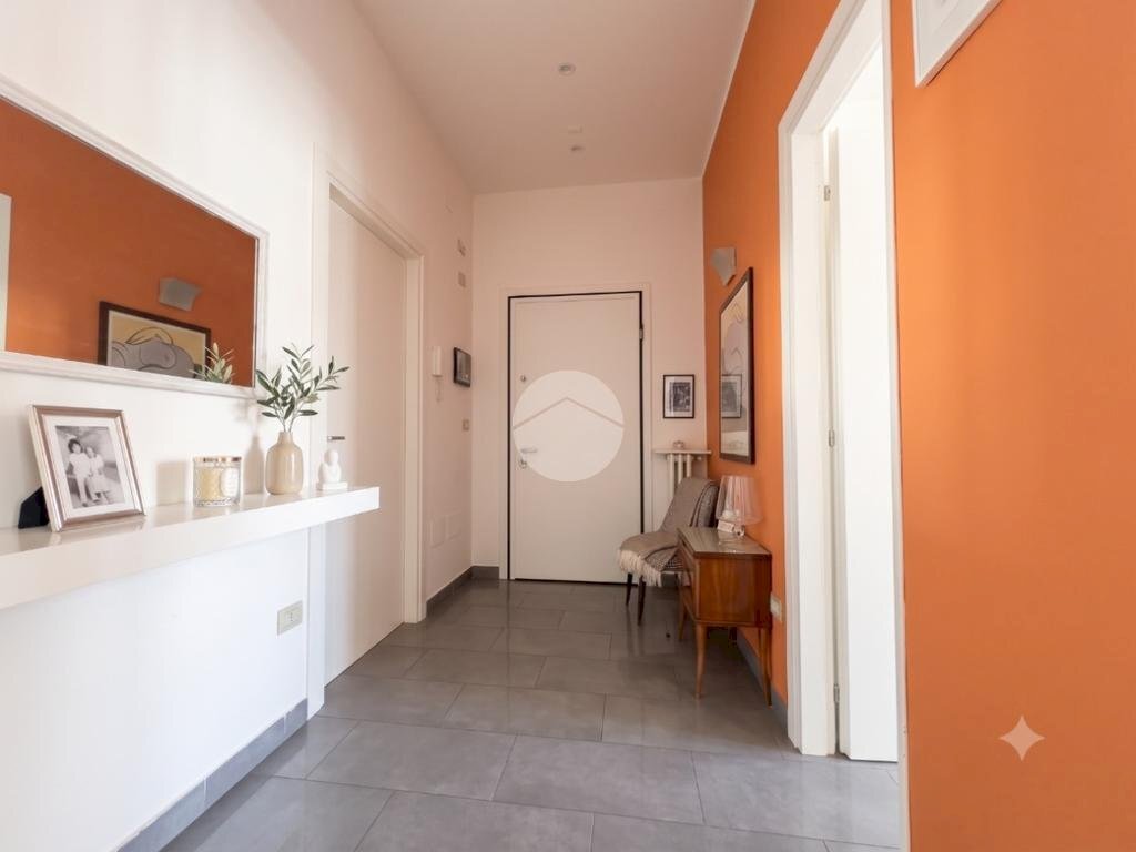 Three-room apartment Viale Regina Elena, Rimini - photo 2