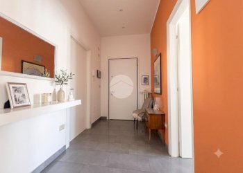 Three-room apartment Viale Regina Elena, Rimini - photo 2