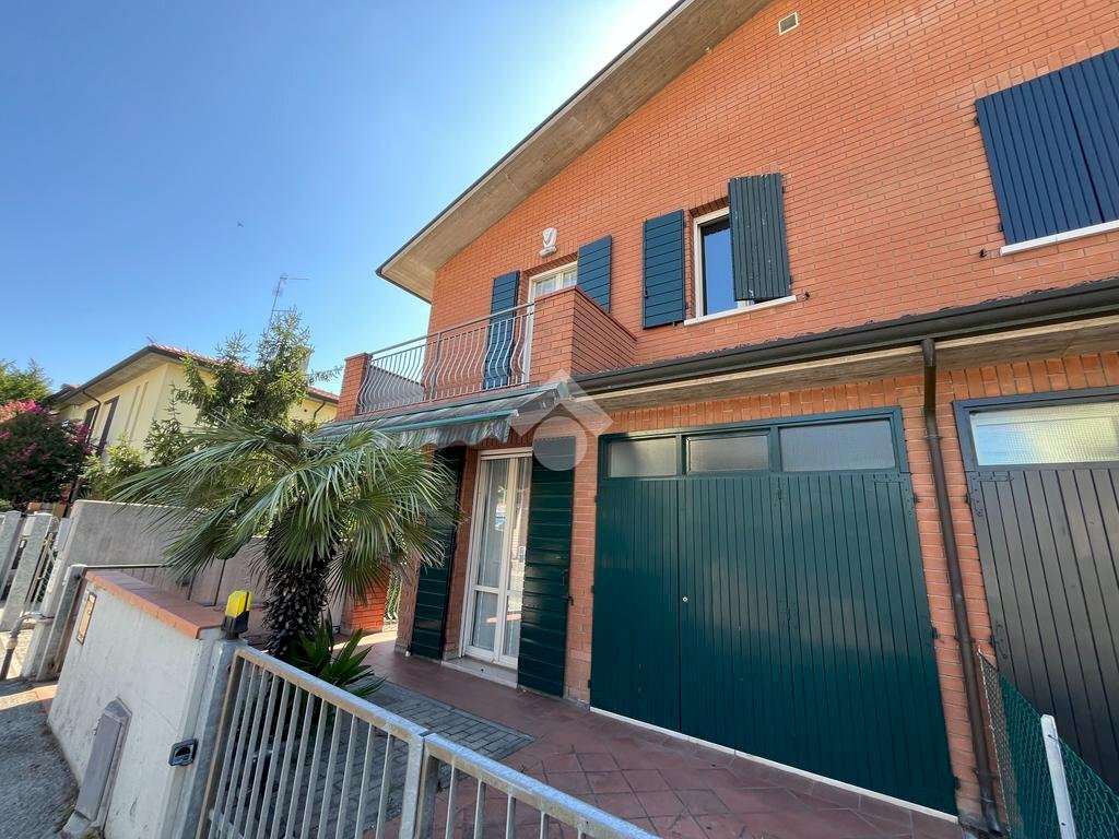 Villa a Schiera Via fiume Montone Abbandonato, Ravenna - foto 1