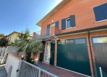 Villa a Schiera Via fiume Montone Abbandonato, Ravenna - foto 1