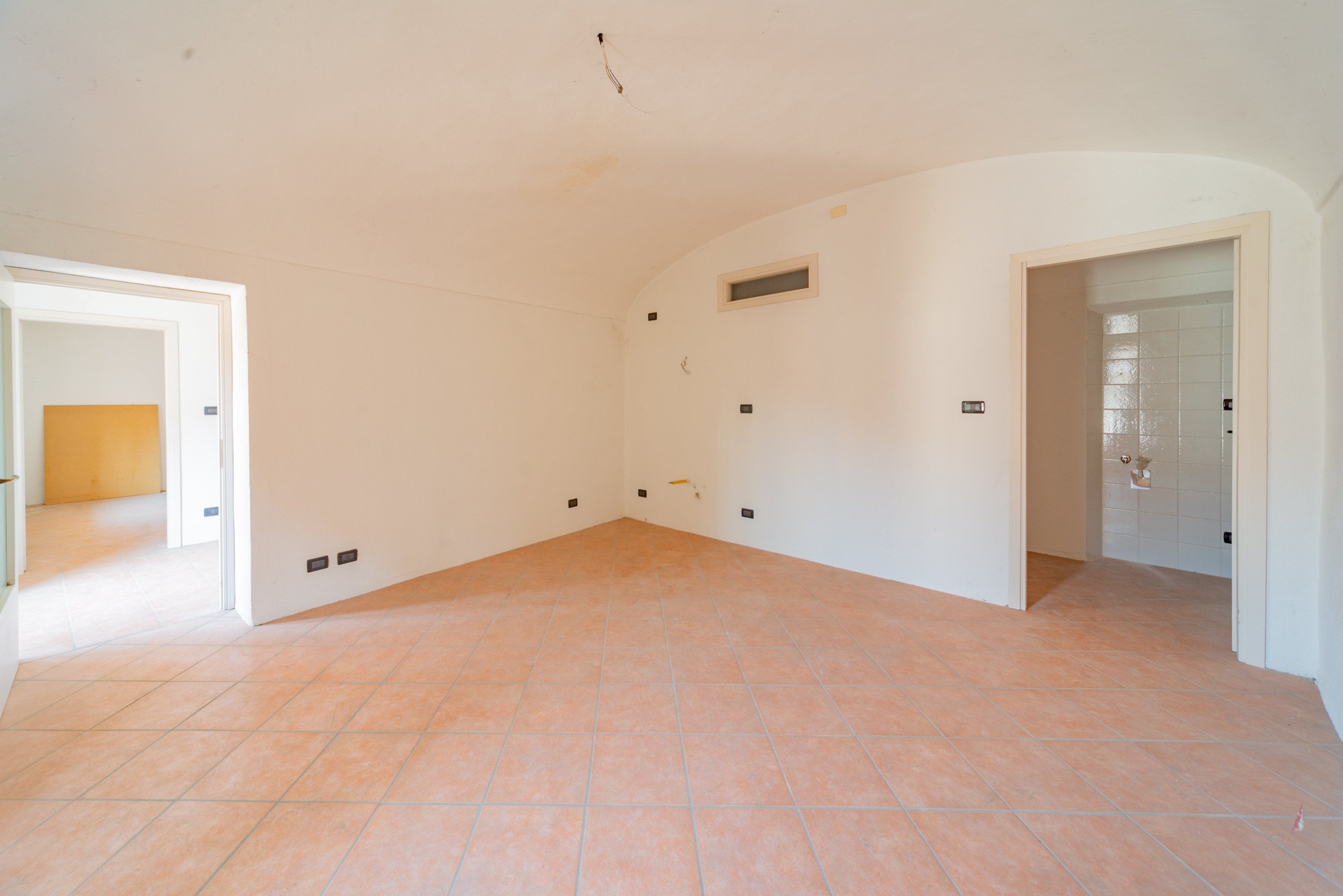 Apartment in Villa Via Luigi Cadorna, Busca - photo 2