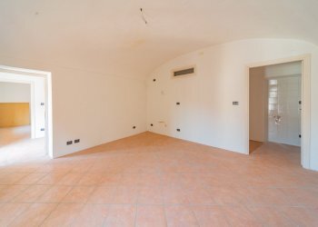 Appartamento in Villa Via Luigi Cadorna, Busca - foto 2