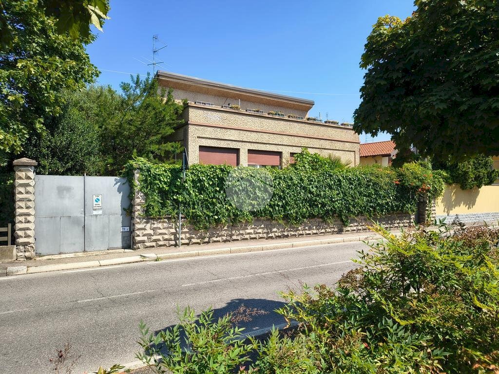 Villa Via S. Bernardo, Mesero - foto 1