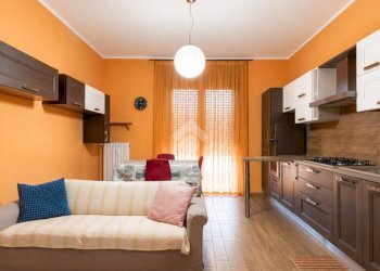 Three-room apartment Via Fratelli Carando, Bra - photo 1