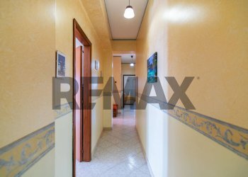 Hall / corridoio - Trilocale Viale Libertà
 
24, Acireale - foto 5