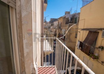 Balcone - Quadrilocale Via Stella
 
49, Caltagirone - foto 8
