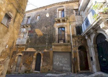 Edificio all\'aperto - Independent house Via San Gregorio
 
13 e 13/B, Caltagirone - photo 2