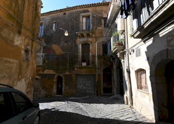 Edificio all\'aperto - Independent house Via San Gregorio
 
13 e 13/B, Caltagirone - photo 14
