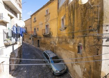 Edificio all\'aperto - Independent house Via San Gregorio
 
13 e 13/B, Caltagirone - photo 27