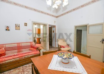 Sala da pranzo - Four-room apartment Via Ex Matrice
 
18, Caltagirone - photo 10