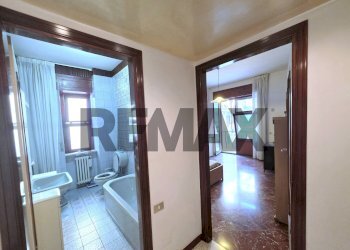 Hall / corridoio - Four-room apartment via Vito Lembo
 
40, Salerno - photo 24