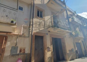Edificio all\'aperto - Independent house Largo San Giorgio
 
19- 20, Caltagirone - photo 4