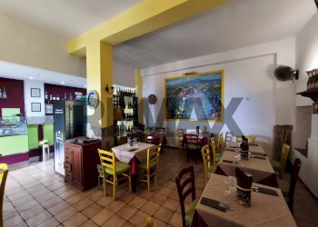 Sala da pranzo - Locale Commerciale Via IV Novembre
97/99, Giardini-Naxos - foto 3