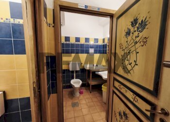 Bagno diversamente abili - Locale Commerciale Via IV Novembre
97/99, Giardini-Naxos - foto 17