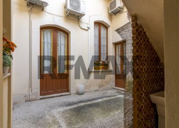 Edificio all\'aperto - Casa indipendente via Vittorio Emanuele III
 
182 -184, Canicattini Bagni - foto 17