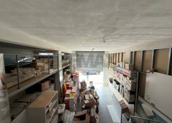 Dispensa di stoccaggio - Commercial Premises Localià Cardolo
snv, Feroleto Antico - photo 1