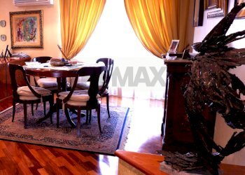 Sala da pranzo - Quadrilocale Via Petrarca
 
44, Caserta - foto 3