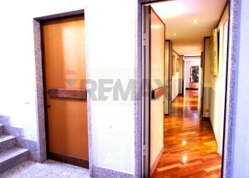 Hall / corridoio - Quadrilocale Via Petrarca
 
44, Caserta - foto 22