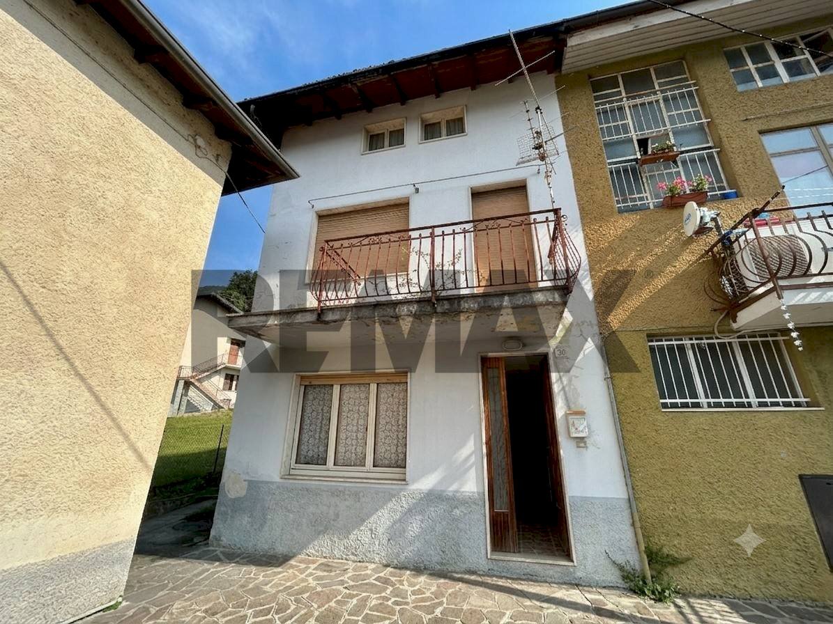 Edificio all\'aperto - Casa semi indipendente via  della Repubblica
 
30, Endine Gaiano - foto 1