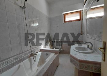 Bagno - Three-room apartment Via Matteotti
46, Gualdo Tadino - photo 8