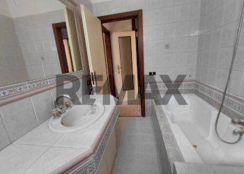Bagno - Three-room apartment Via Matteotti
46, Gualdo Tadino - photo 9
