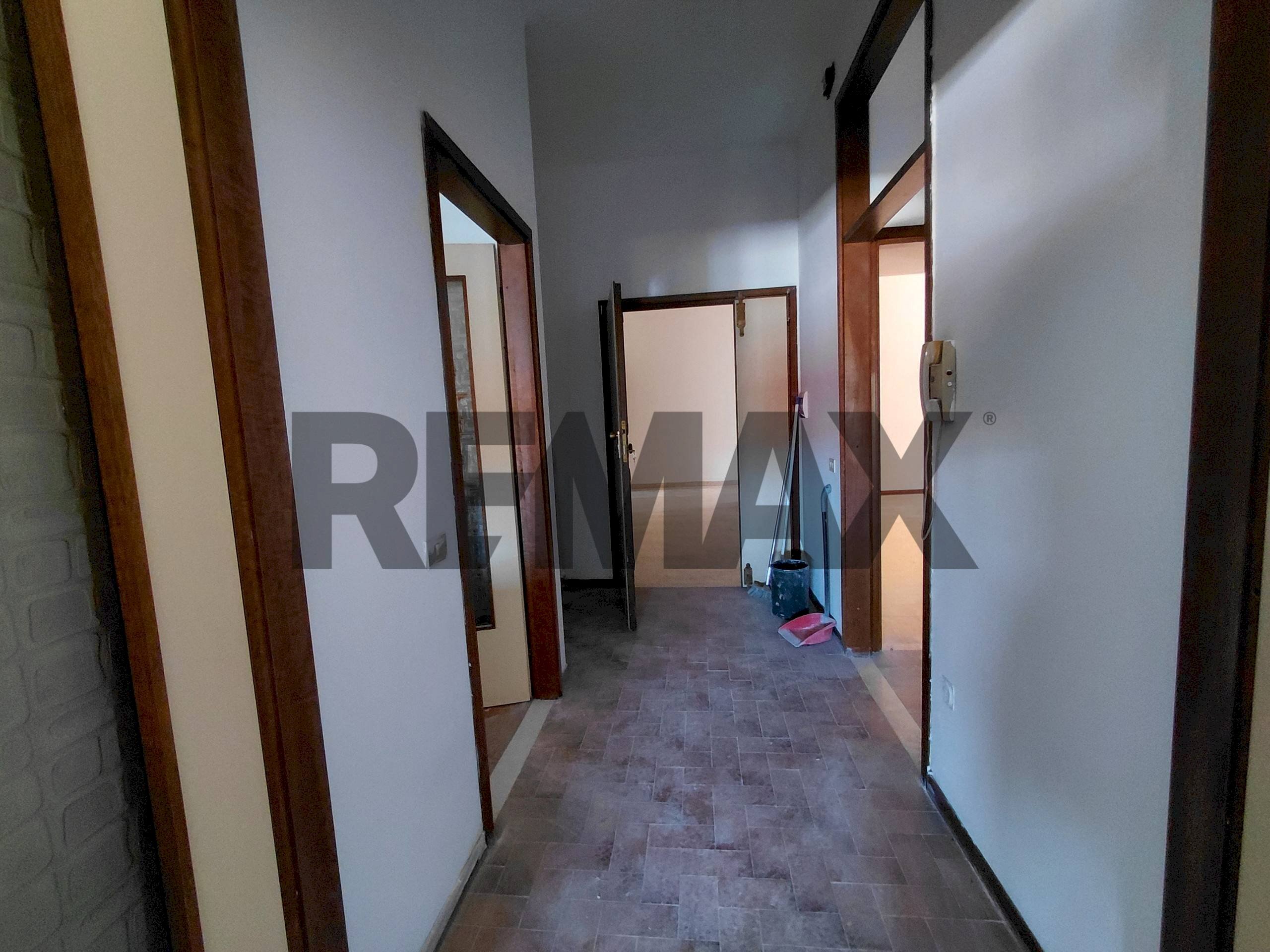 Hall / corridoio - Four-room apartment Via Matteotti
46, Gualdo Tadino - photo 3