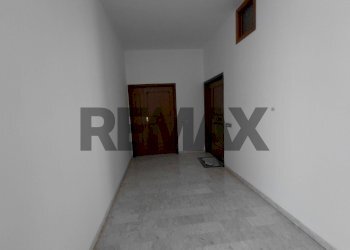 Hall / corridoio - Four-room apartment Via Matteotti
46, Gualdo Tadino - photo 9
